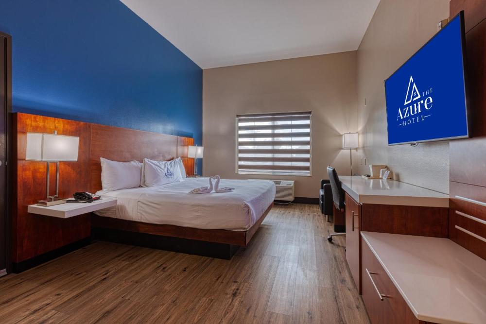 One King Bed Mobility Accessible Non-Smoking interior